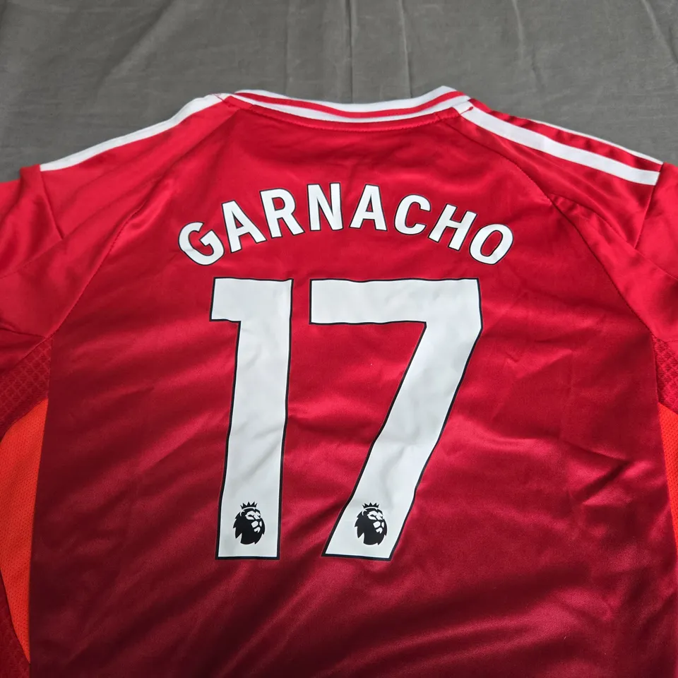 KIDS MANCHESTER UNITED FC HOME JERSEY WITH 17 GARNACHO SIZE 22