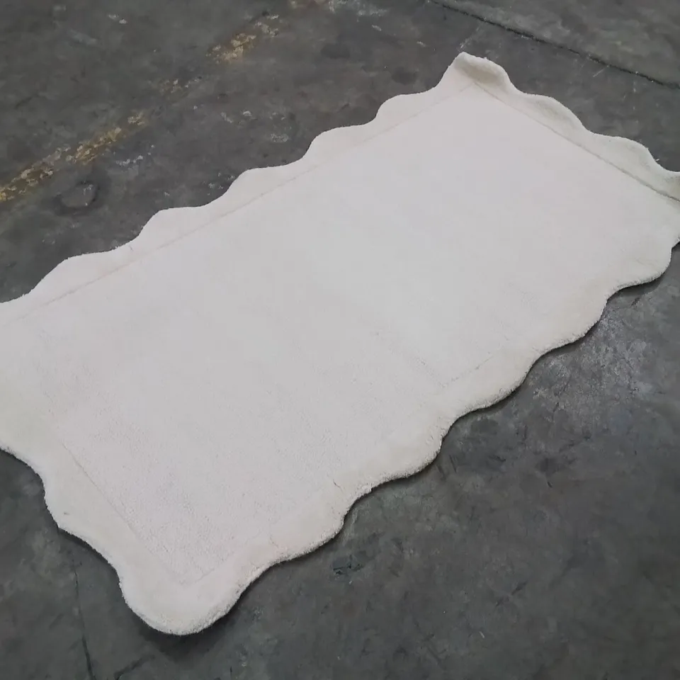 QUALITY DESIGNER AREA RUG - APPROXIMATELY 150X80CM