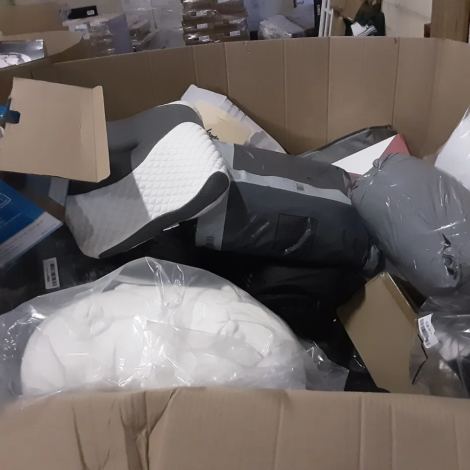 PALLET OF ASSORTED ITEMS INCLUDING BCOZZY, 100FT MAGIC HOSE, AMERIERGO FOOT REST, ERGONOMIC INNOVATIONS ORTHOPAEDIC DONUT CUSHION, 75FT EXPANDABLE GARDEN HOSE, ORTHOBLOCK KNEE PILLOW