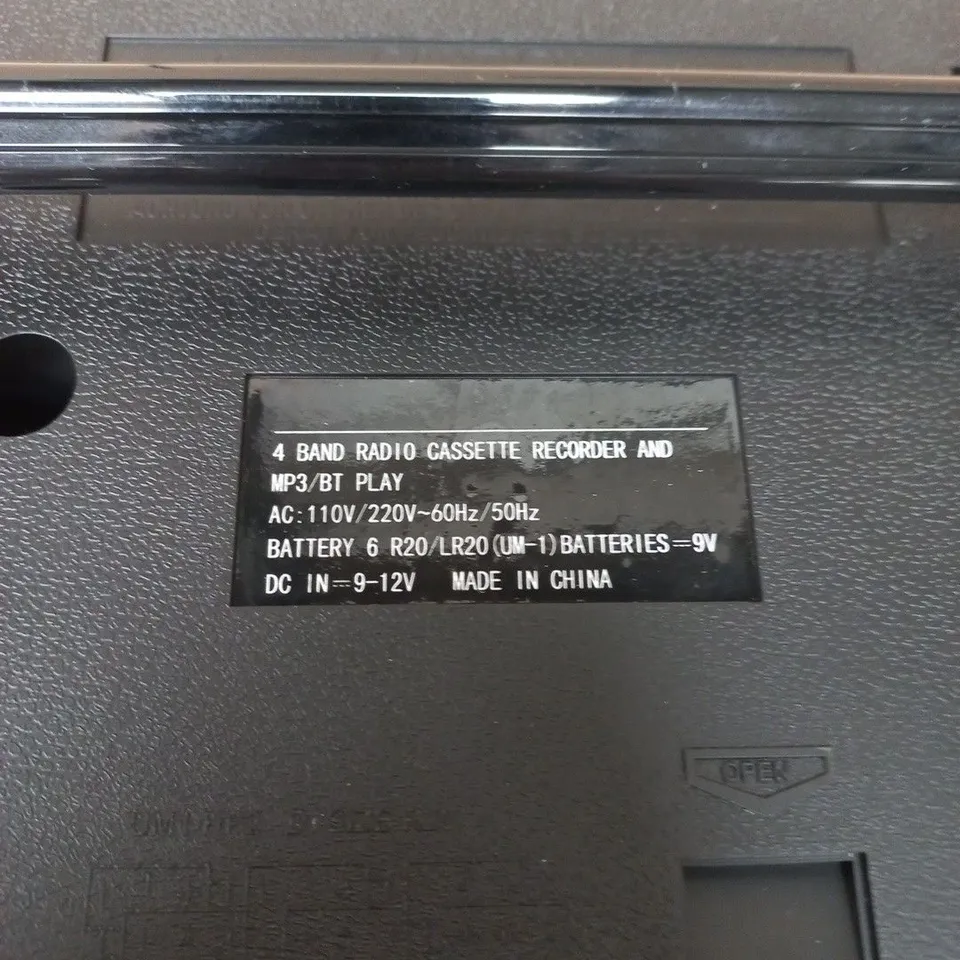 4-BAND RADIO CASSETTE RECORDER WITH MP3/BT PLAYBACK – BOOMBOX 