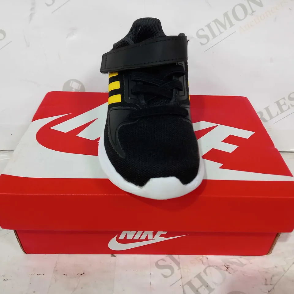 BOXED PAIR OF ADIDAS KID'S SHOES IN BLACK/YELLOW UK SIZE 6.5