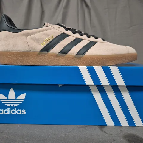 BOXED PAIR OF ADIDAS GAZELLE SHOES IN BEIGE/BLACK UK SIZE 12