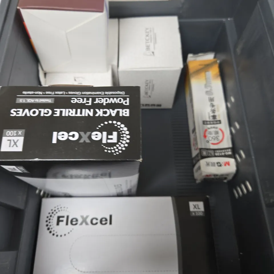 APPROXIMATELY 10 ASSORTED HOUSEHOLD PRODUCTS TO INCLUDE LABELS, MILK FROTHER, PROTECTIVE GLOVES ETC