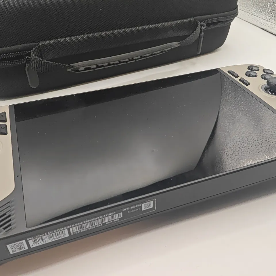 UNBOXED ROG CLAW 8 INTEL CORE I-7 HANDHELD GAMING MACHINE IN CARRY CASE