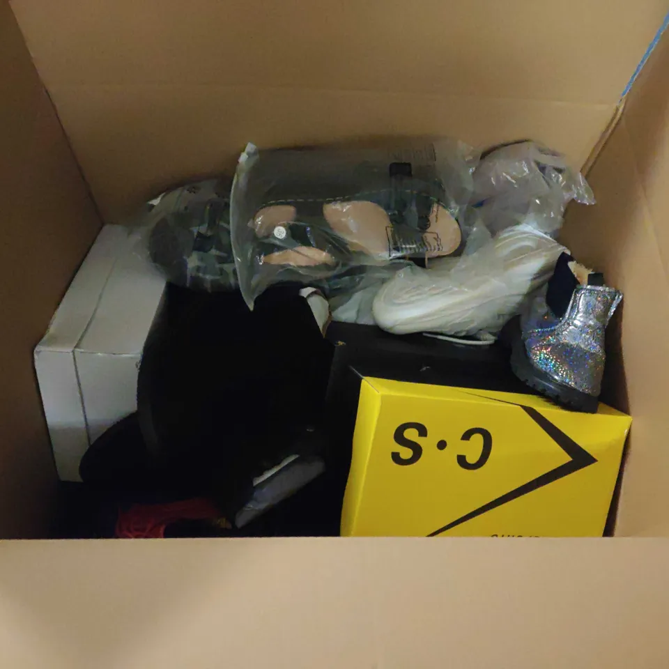 LOT OF APPROXIMATELY 20 ASSORTED PAIRS OF SHOES AND TRAINERS IN VARIOUS SIZES