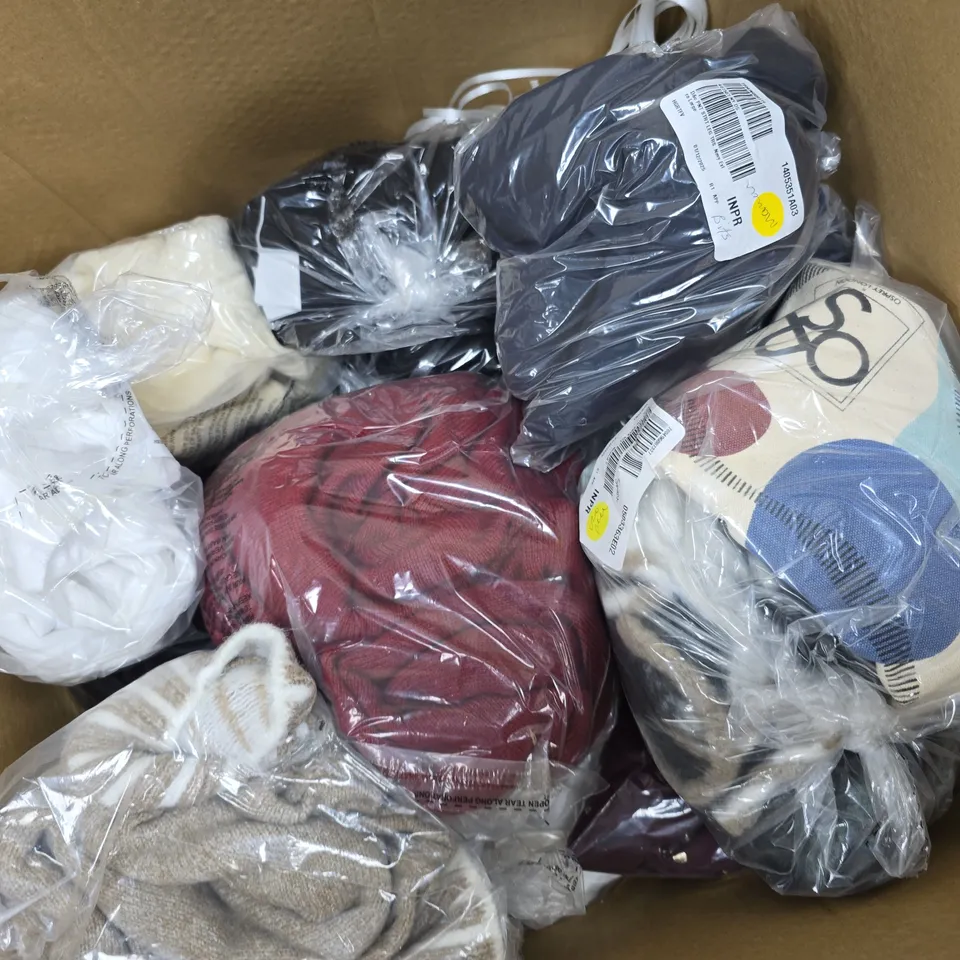 APPROXIMATELY 20 ASSORTED CLOTHING ITEMS IN VARIOUS SIZES, COLOURS & STYLES TO INCLUDE BRANDS SUCH AS OSPREY, NINA LEONARD, SEASALT CORNWALL, ETC - COLLECTION ONLY