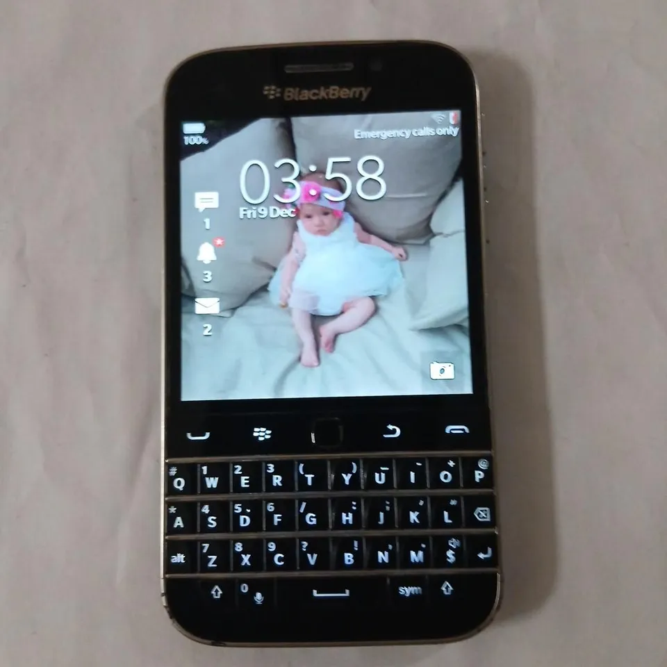 BLACKBERRY CLASSIC SMARTPHONE – BLACK, WITH QWERTY KEYBOARD