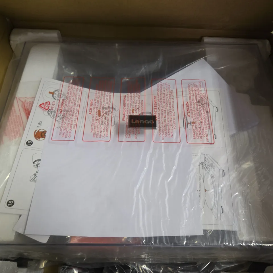 BOXED LENCO TURNTABLE WITH BLUETOOTH TRANSMISSION LBT-188WA V2