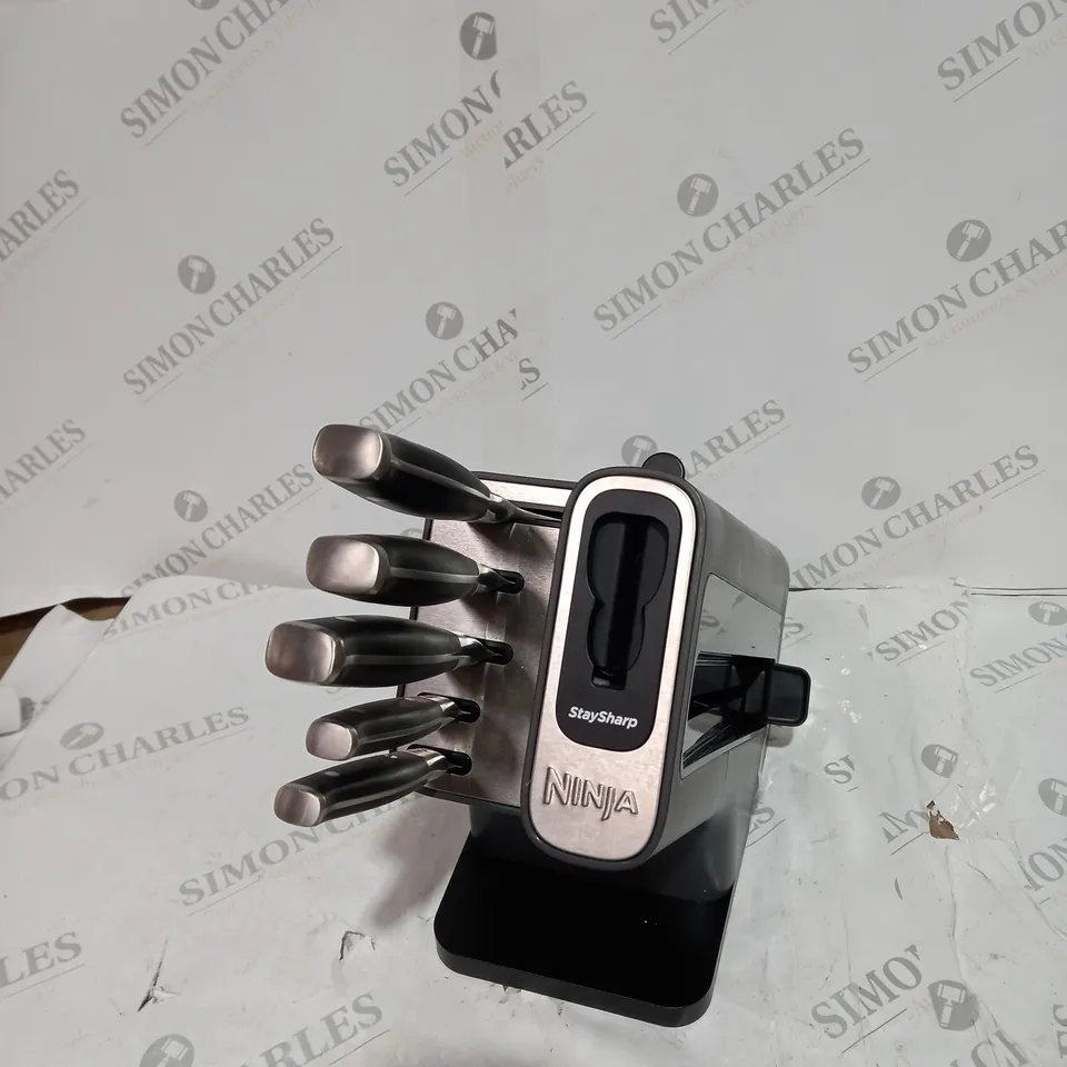 BOXED NINJA FOODI STAYSHARP 5 PIECE KNIFE BLOCK WITH INTEGRATED SHARPENER K32005UK