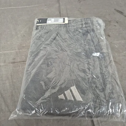 ADIDAS GREY SHORTS – UK SIZE M (MEN'S)