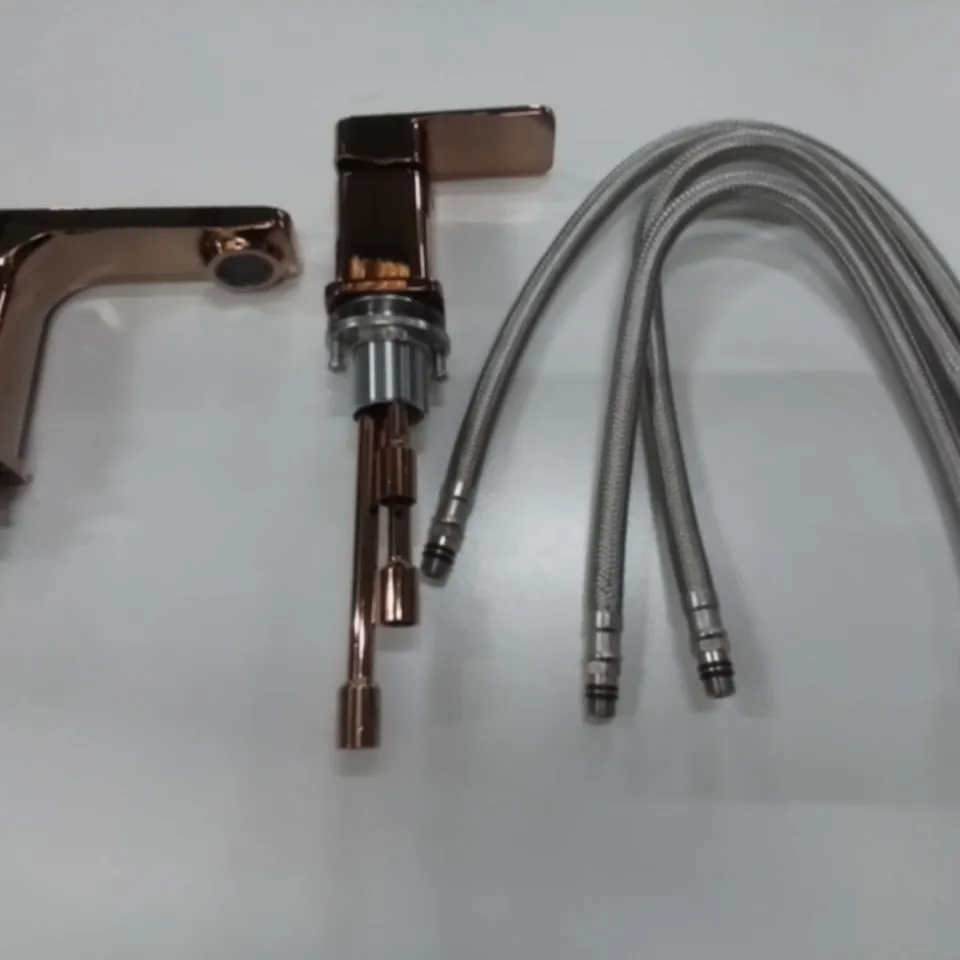 BOXED AS NEW CALYPSO RIALTO BATH TAP IN ROSE GOLD 