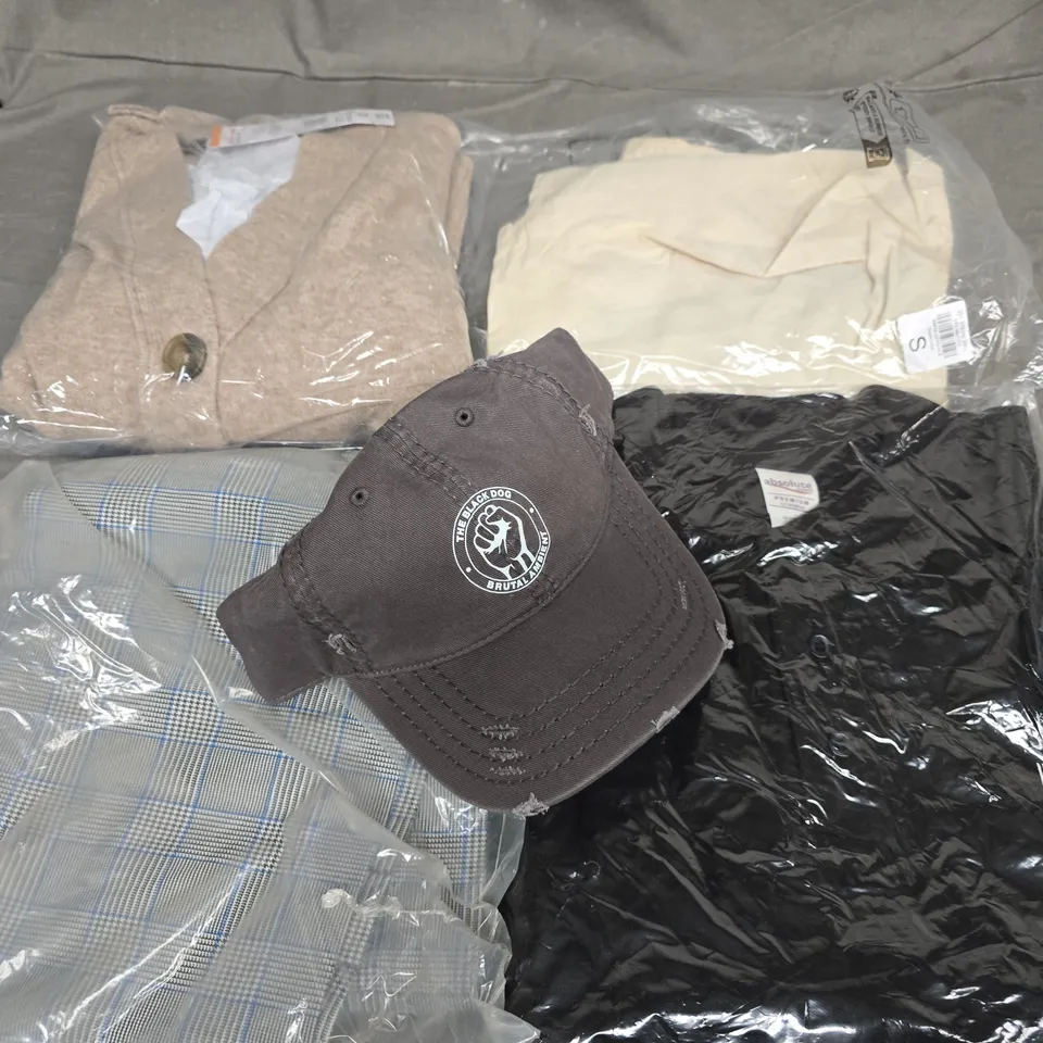 APPROXIMATELY 35 ASSORTED CLOTHING ITEMS IN VARIOUS SIZES, STYLES & COLOURS TO INCLUDE CAP, TOPS, TROUSERS, ETC - COLLECTION ONLY