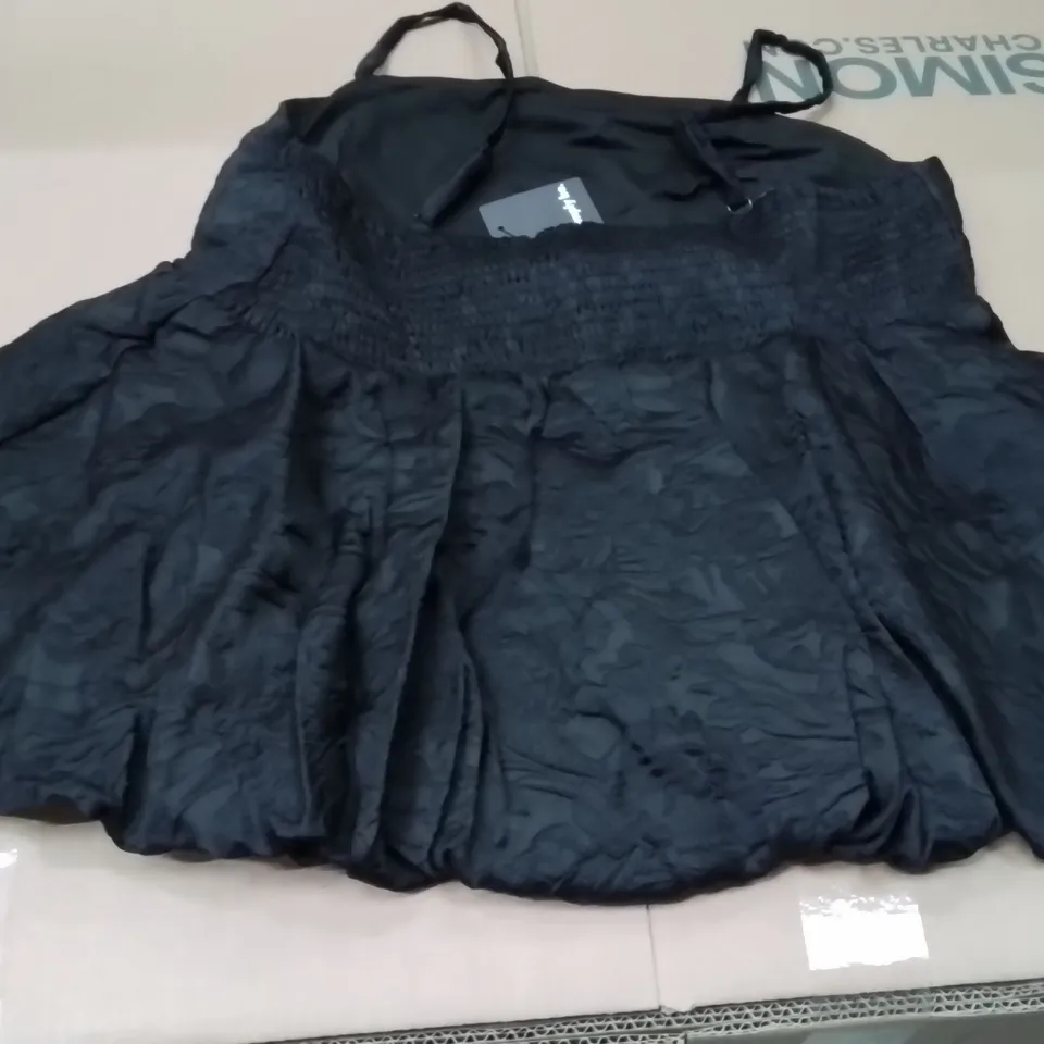 BOXED BRAND NEW APPROXIMATELY 22 SIMPLY BE JACQUARD CAMI TOP BLACK SIZE 16