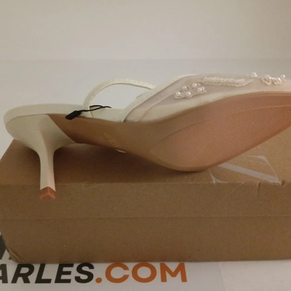 ZARA WHITE EU 39 WOMENS SHOES BOXED