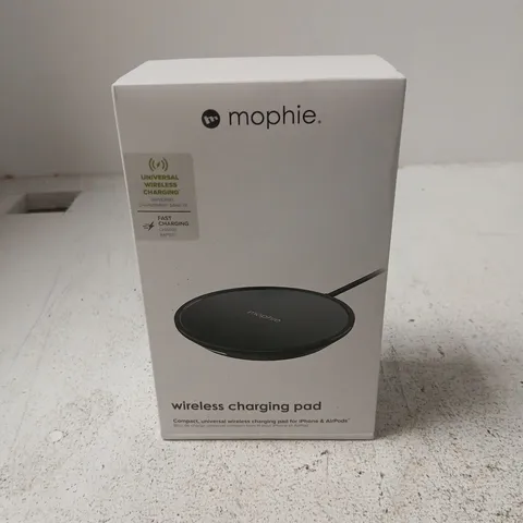 MOPHIE WIRELESS CHARGING PAD – UNIVERSAL QI CHARGER FOR IPHONE & AIRPODS