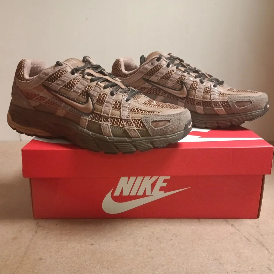 BOXED PAIR OF NIKE P-6000 TRAINERS IN CACAO WOW/BROWN SIZE UK 10