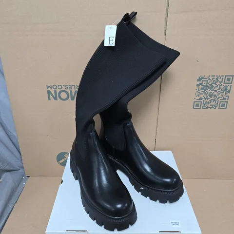 SHOES BY EMMA - BLACK LEATHER SOCK-STYLE ANKLE BOOTS WITH CHUNKY LUG SOLE -  EU 40 UK 7