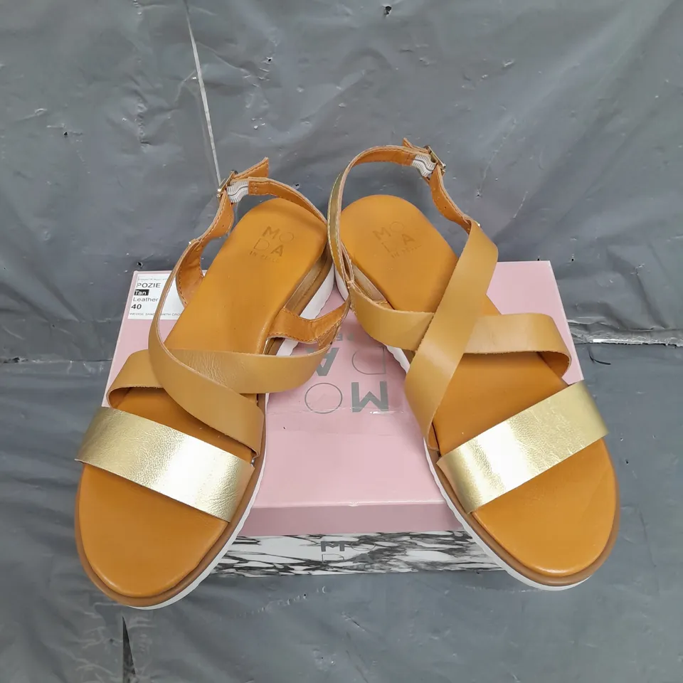 BOXED PAIR OF MODA IN PELLE WEDGE SANDAL WITH CROSS OVER IN TAN LEATHER SIZE 7