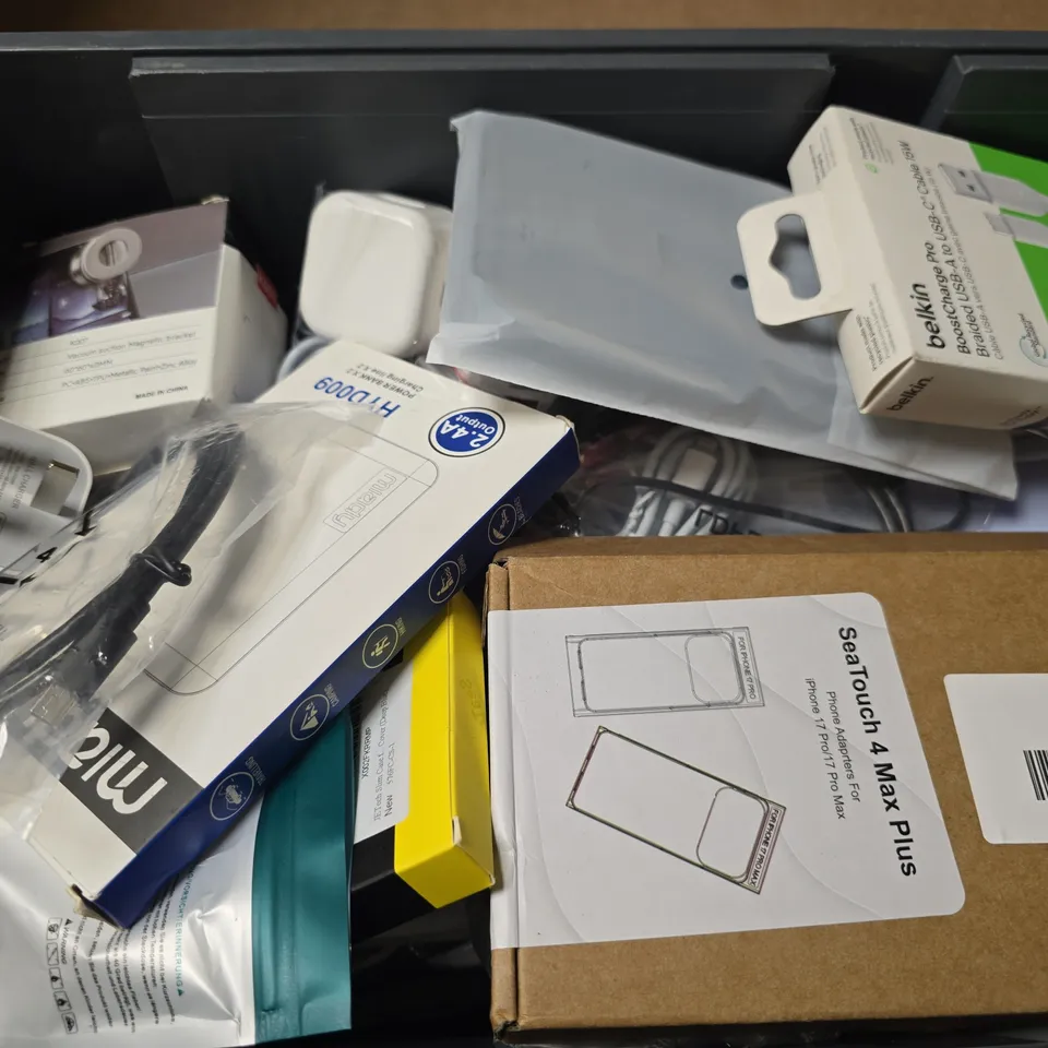 APPROXIMATELY 15 ASSORTED MOBILE PHONE ACCESSORIES TO INCLUDE POWER BANKS, CASES AND CHARGE CABLES