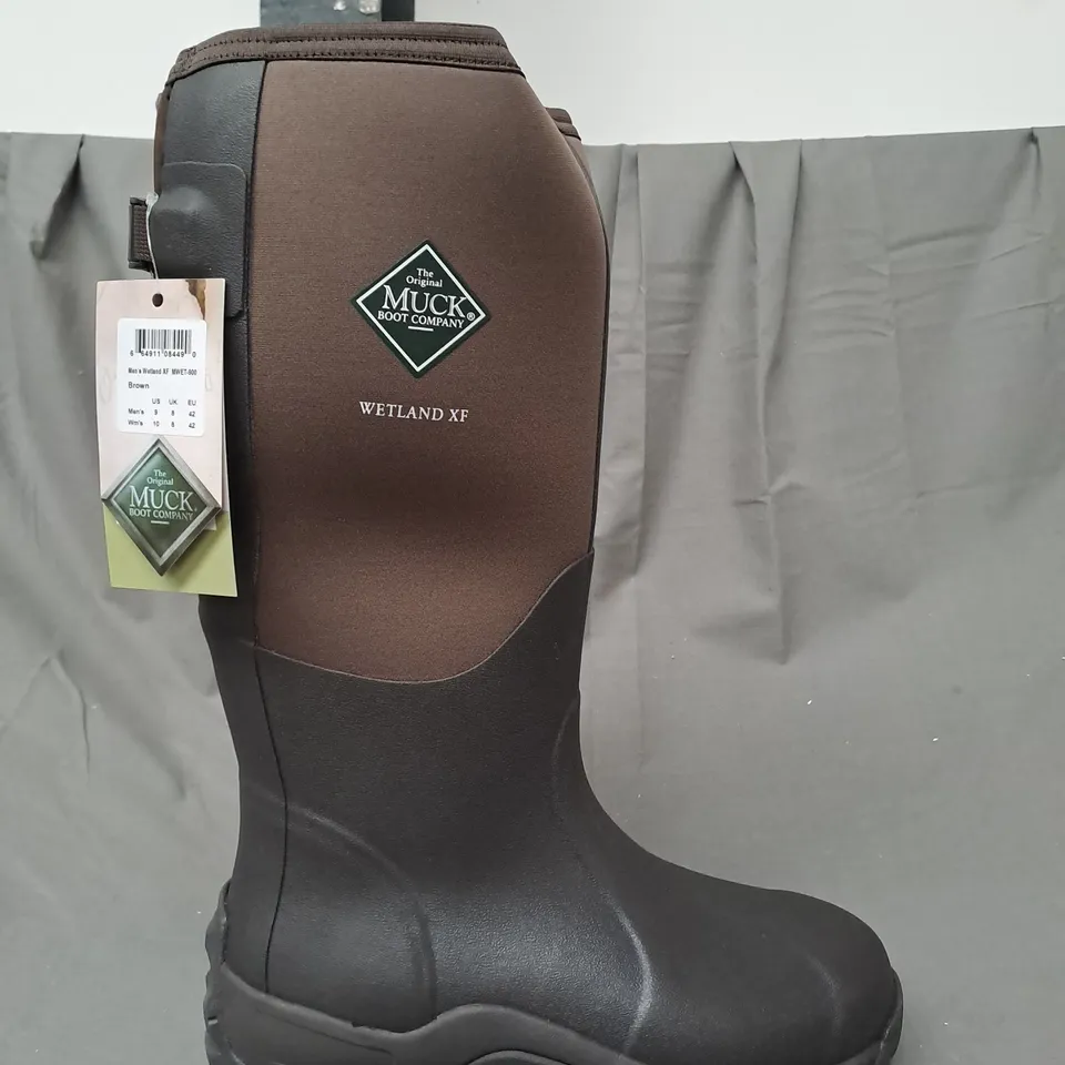 BOXED PAIR OF MUCK WETLAND XF HUNTING BOOTS IN BROWN UK SIZE 8
