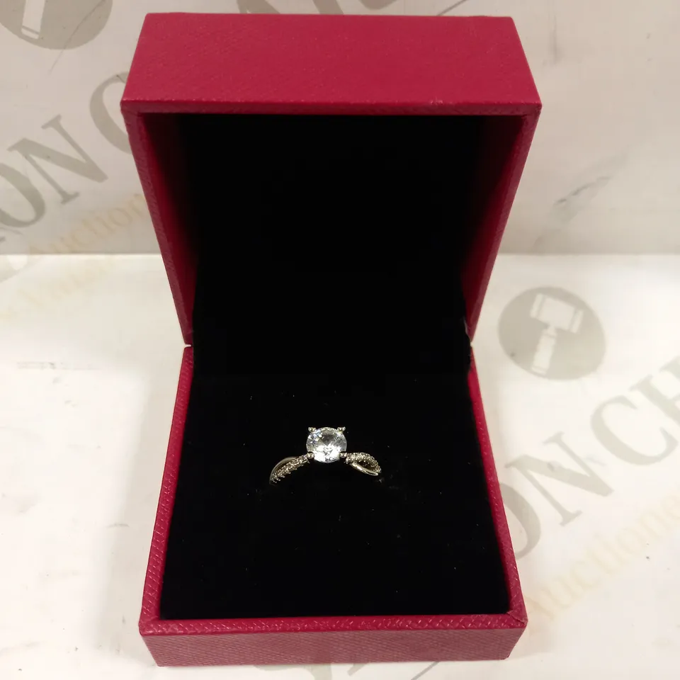 DESIGNER SILVER GLASS DIAMOND TWIRL RING 