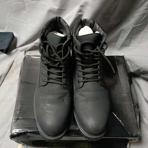 BLACK WORK BOOTS, UK SIZE 10 – WORKER BOOTS (BOXED)