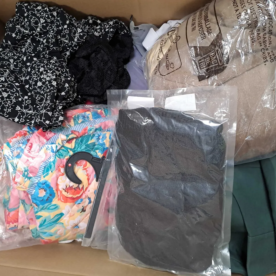 BOX OF APPROXIMATELY 25 ASSORTED CLOTHING ITEMS TO INCLUDE - DRESS , BAG , T-SHIRT ETC - COLLECTION ONLY 