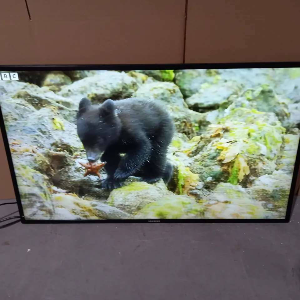 SAMSUNG UNBOXED PROFESSIONAL DISPLAY 46" - MODEL DE46C