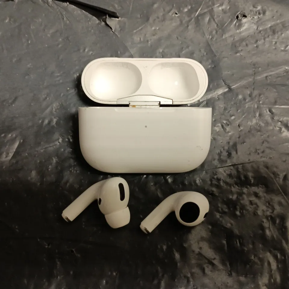 APPLE AIRPODS EARBUDS - MODEL UNSPECIFIED