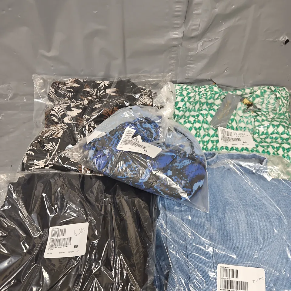 APPROXIMATELY 13 ASSORTED BAGGED PIECES OF CLOTHING IN VARIOUS STYLES, SIZES, AND BRANDS TO INCLUDE DRESS, TROUSERS, JEANS, ETC