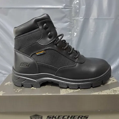 BOXED PAIR OF SKECHERS WATERPROOF SLIP RESISTANT BOOTS IN BLACK SIZE 9