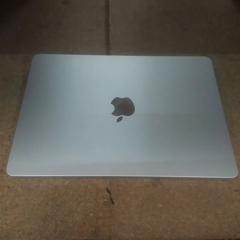 MACBOOK AIR 13.6" 256GB LAPTOP 