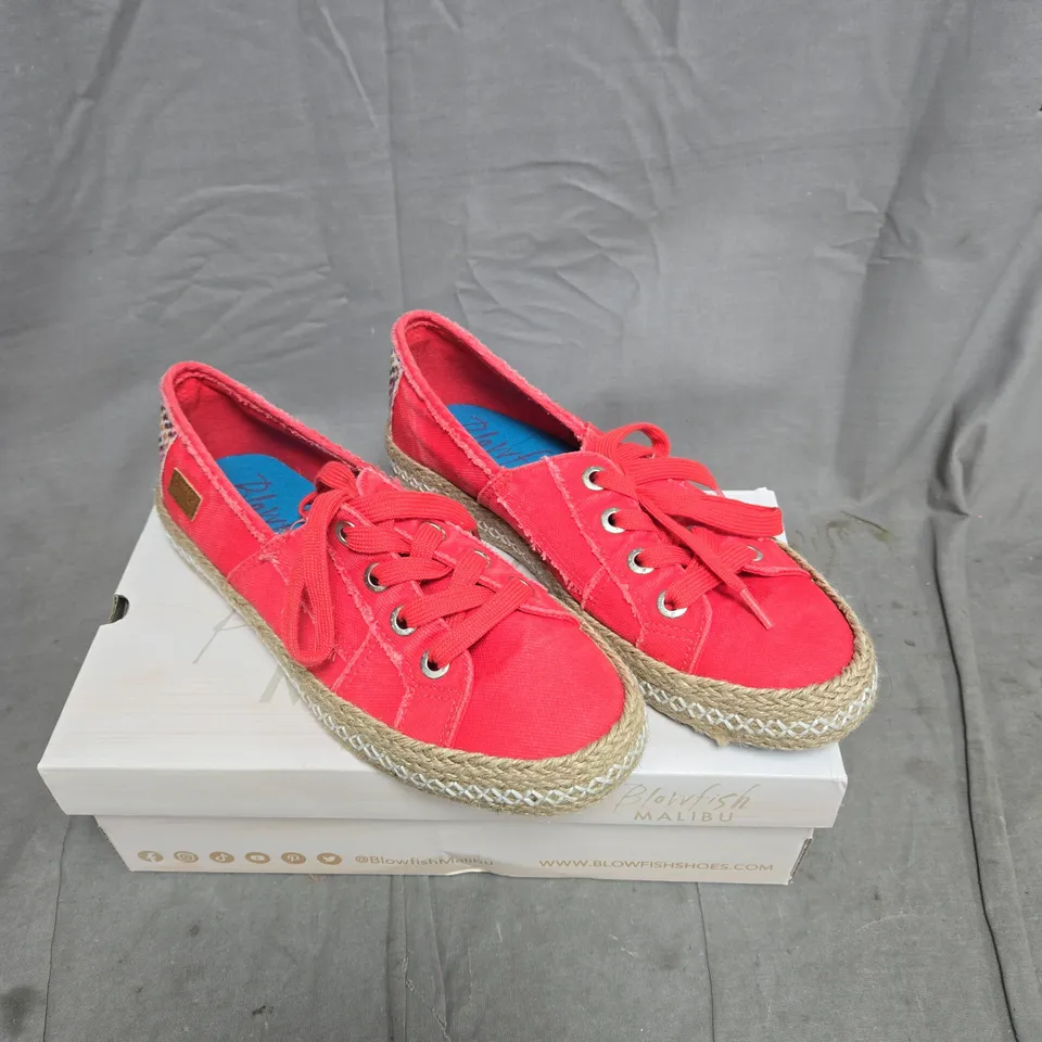 BOX PAIR OF BLOWFISH MALIBU SNEAKERS IN BITTERSWEET SIZE 7