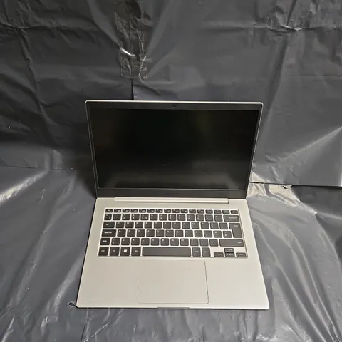 SAMSUNG NP345XlA LAPTOP