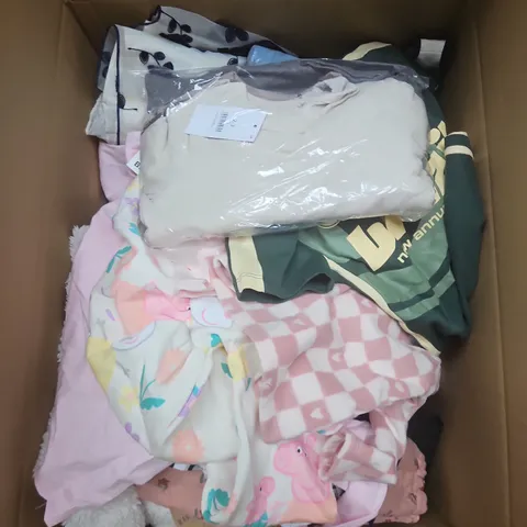 BOX OF APPROXIMATELY 25 ASSORTED KIDS CLOTHING ITEMS TO INCLUDE - TOP , SHORTS , T-SHIRT ETC
