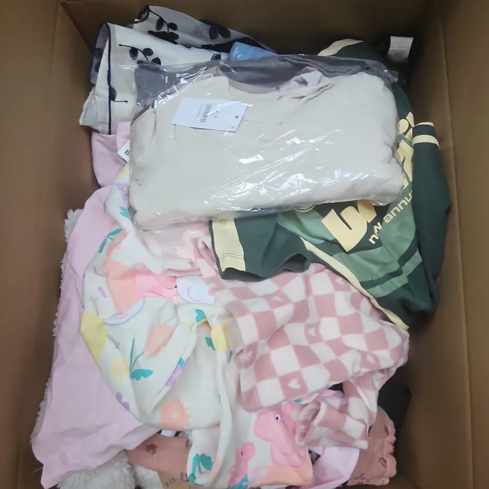 BOX OF APPROXIMATELY 25 ASSORTED KIDS CLOTHING ITEMS TO INCLUDE - TOP , SHORTS , T-SHIRT ETC