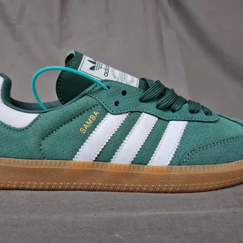 PAIR OF ADIDAS SAMBA SHOES IN GREEN/WHITE UK SIZE 6.5