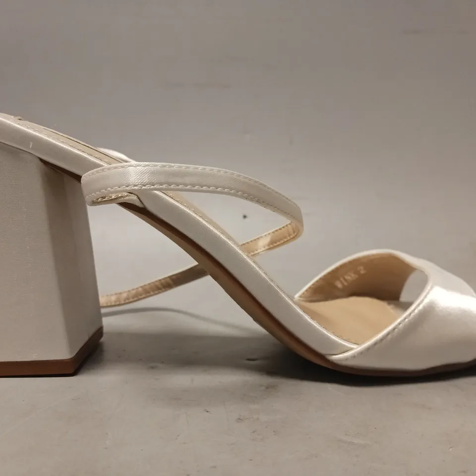 BOXED PAIR OF BE MINE BRIDAL OPEN TOE LOW BLOCK HEEL SANDALS IN IVORY SIZE 7