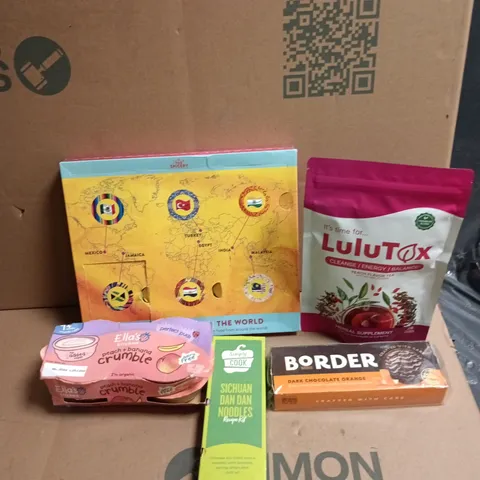 APPROXIMATELY 15 ASSORTED FOOD AND DRINK ITEMS TO INCLUDE - BORDER DARK CHOCOLATE ORANGE BISCUITS, ELLA'S KITCHEN PEACH & BANANA CRUMBLE AND SIMPLY COOK SICHUAN DAN DAN NOODLES