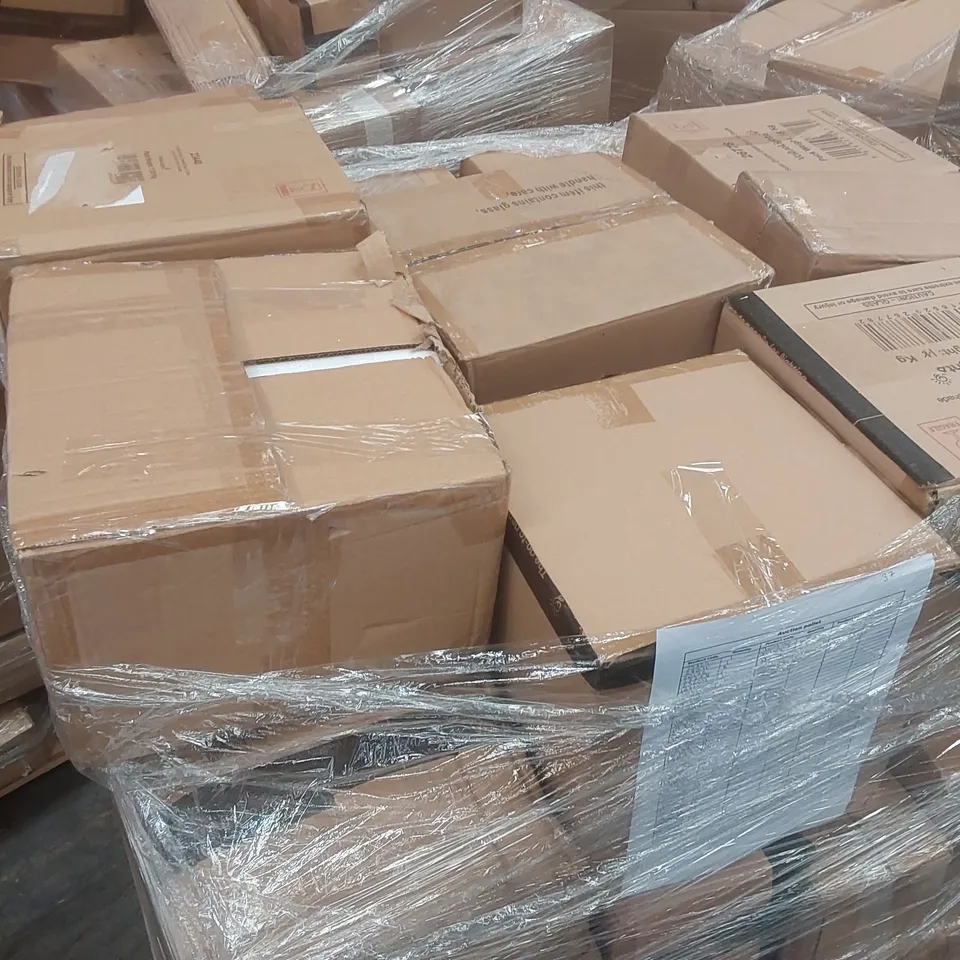 PALLET CONTAINING A LARGE QUANTITY OF ASSORTED LIGHTING PRODUCTS