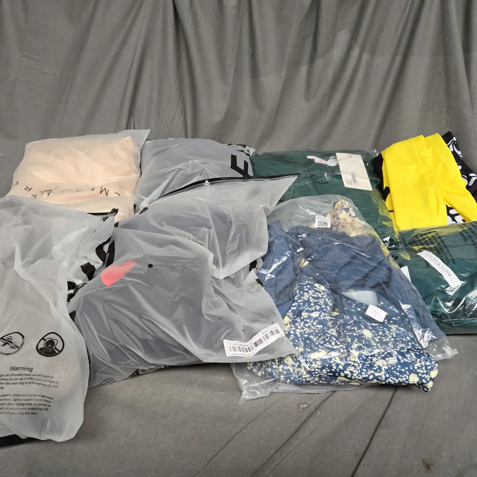 BOX OF ASSORTED CLOTHING ITEMS IN VARIOUS COLOURS, STYLE AND SIZES 