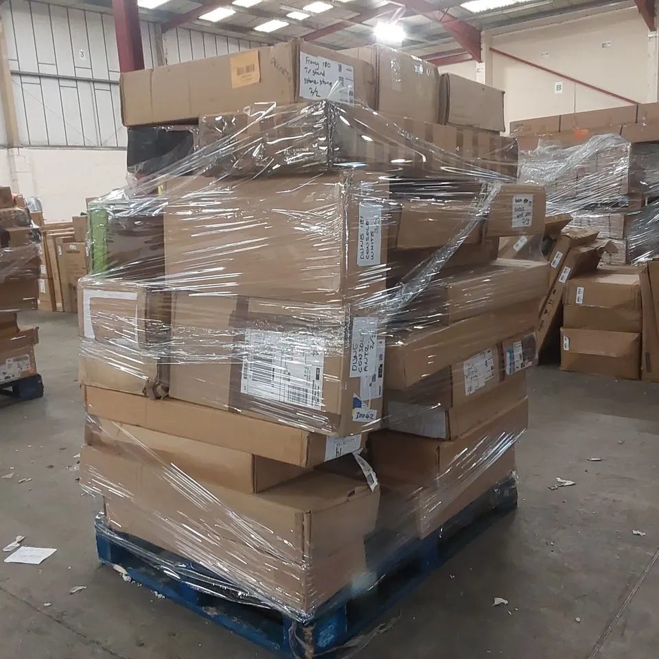 PALLET CONTAINING A LARGE QUANTITY OF ASSORTED DESIGNER FURNITURE PARTS