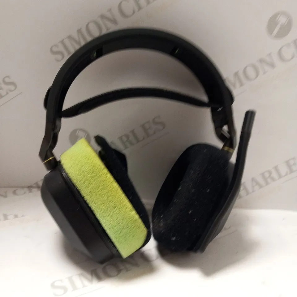 BOXED CORSAIR HS80 RGB WIRELESS PREMIUM GAMING HEADSET