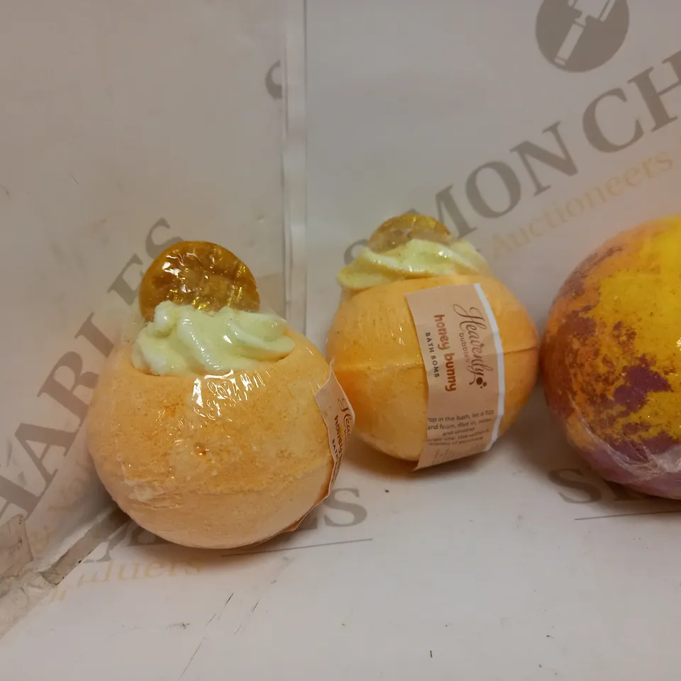 LOT OF APPROX 9 TO INCLUDE BODY OIL AND BATHBOMBS