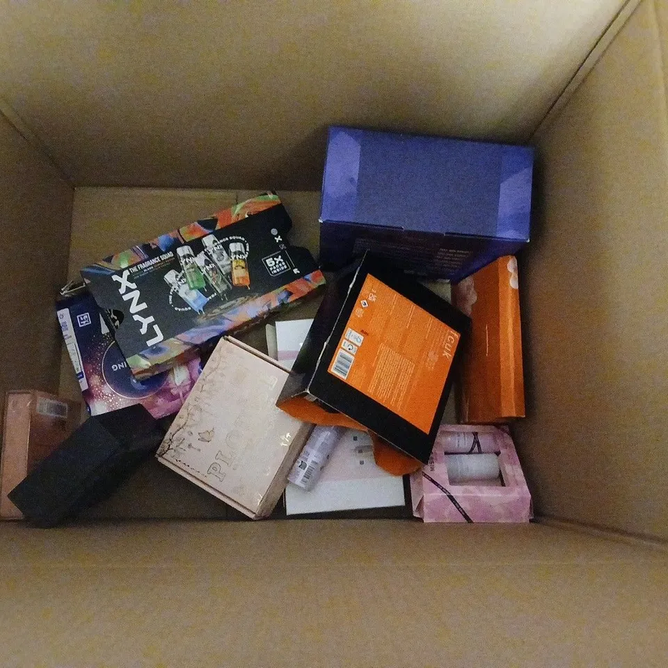 BOX OF APPROXIMATELY 10 ASSORTED BATH AND BODY GIFT SETS TO INCLUDE DOVE, TED BAKER AND FCUK