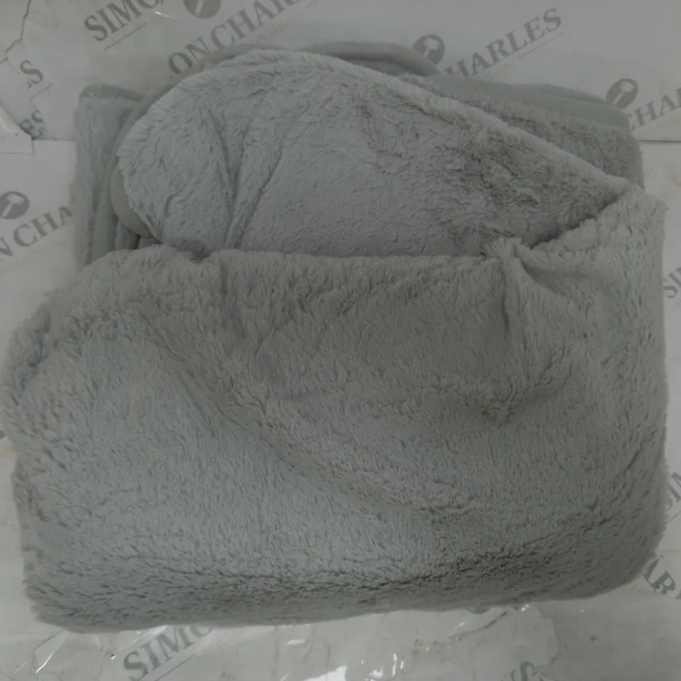 COZEE HOME VELVETSOFT HEATED THROW IN LIGHT GREY