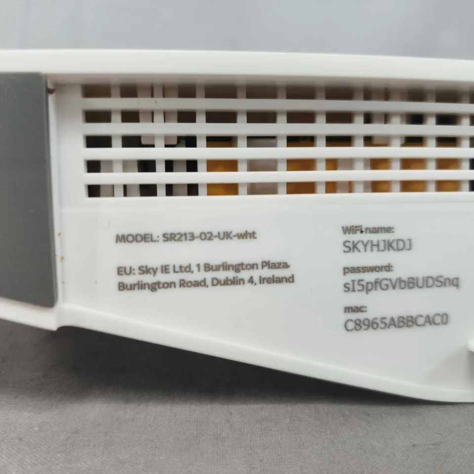 SKY SR213-02-UK-WHT WIRELESS ROUTER – WHITE