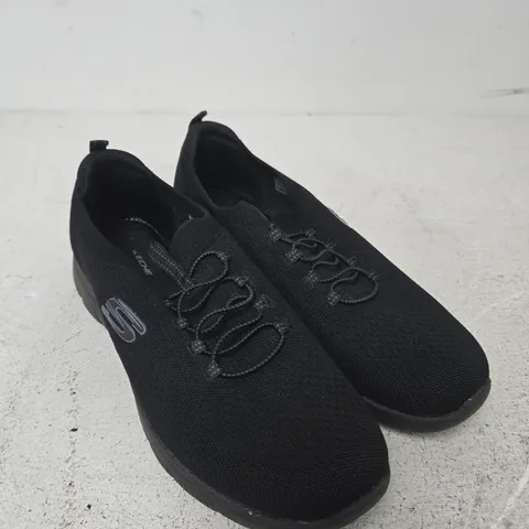 SKECHERS DYNAMIGHT TRAINERS IN BLACK - 9
