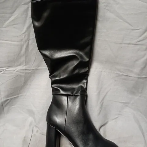 BOXED XY LONDON BLACK SYNTHETIC LEATHER KNEE-HIGH BOOTS – UK 5 (EU 38)