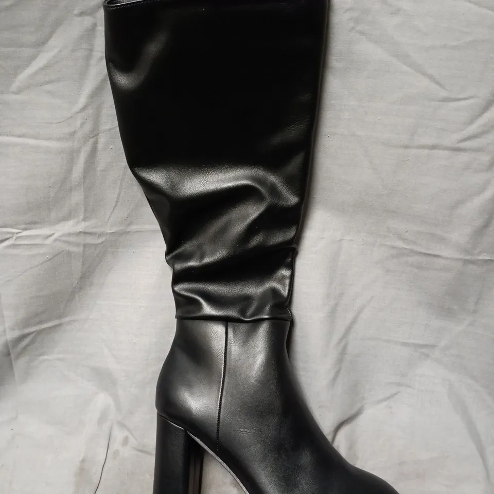 BOXED XY LONDON BLACK SYNTHETIC LEATHER KNEE-HIGH BOOTS – UK 5 (EU 38)